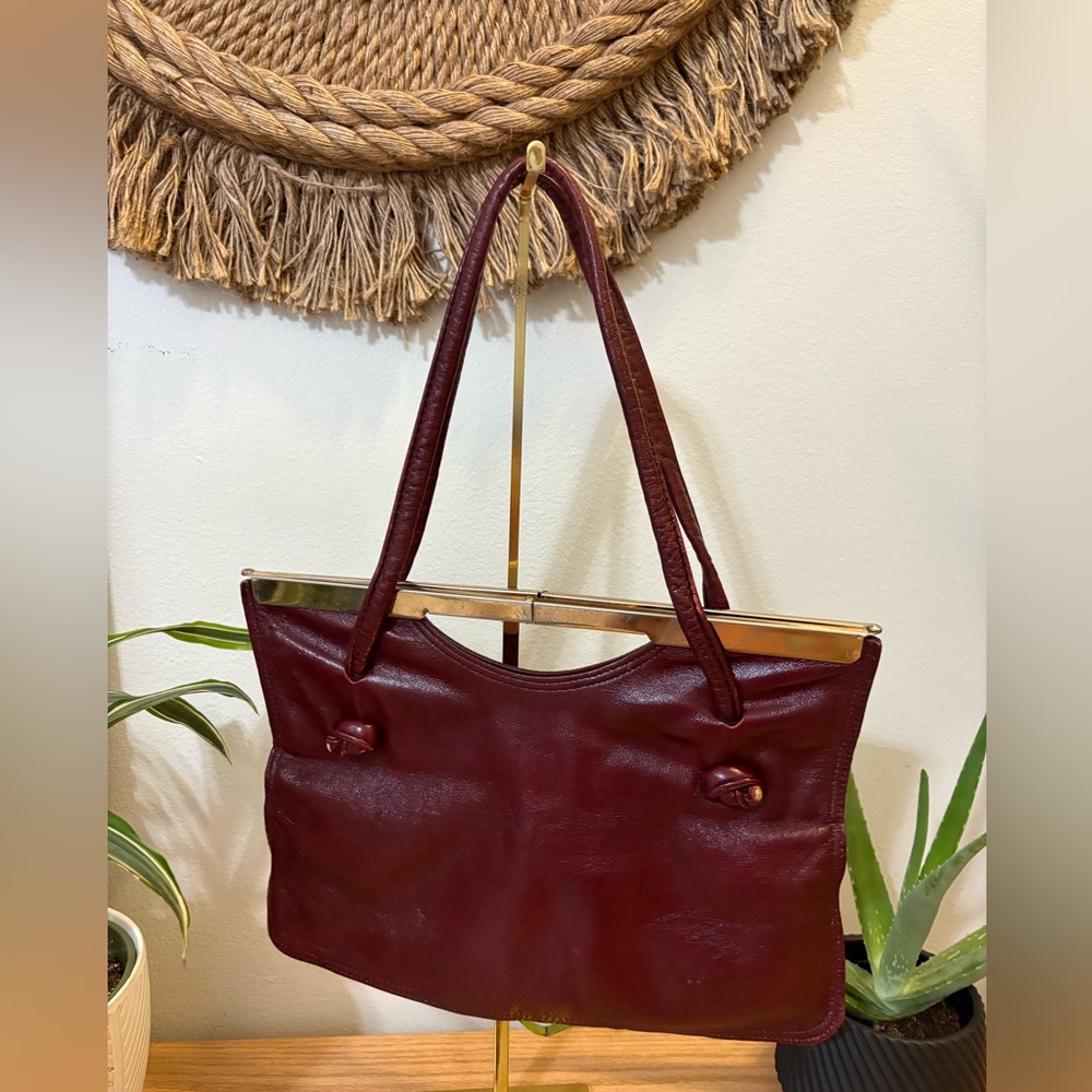 1970’s VINTAGE burgundy leather handbag with hinge handle hardware